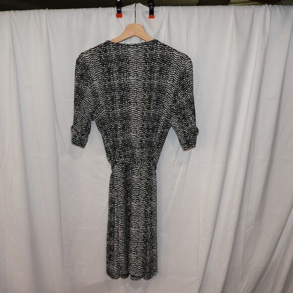 NWOT Apt 9 Dress Cross over Knee Length Short Sleeves Cuffed Black White - Picture 9 of 12